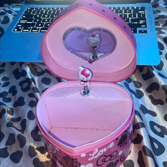 hello kitty pink heart-shaped music box - Picture 2 of 3